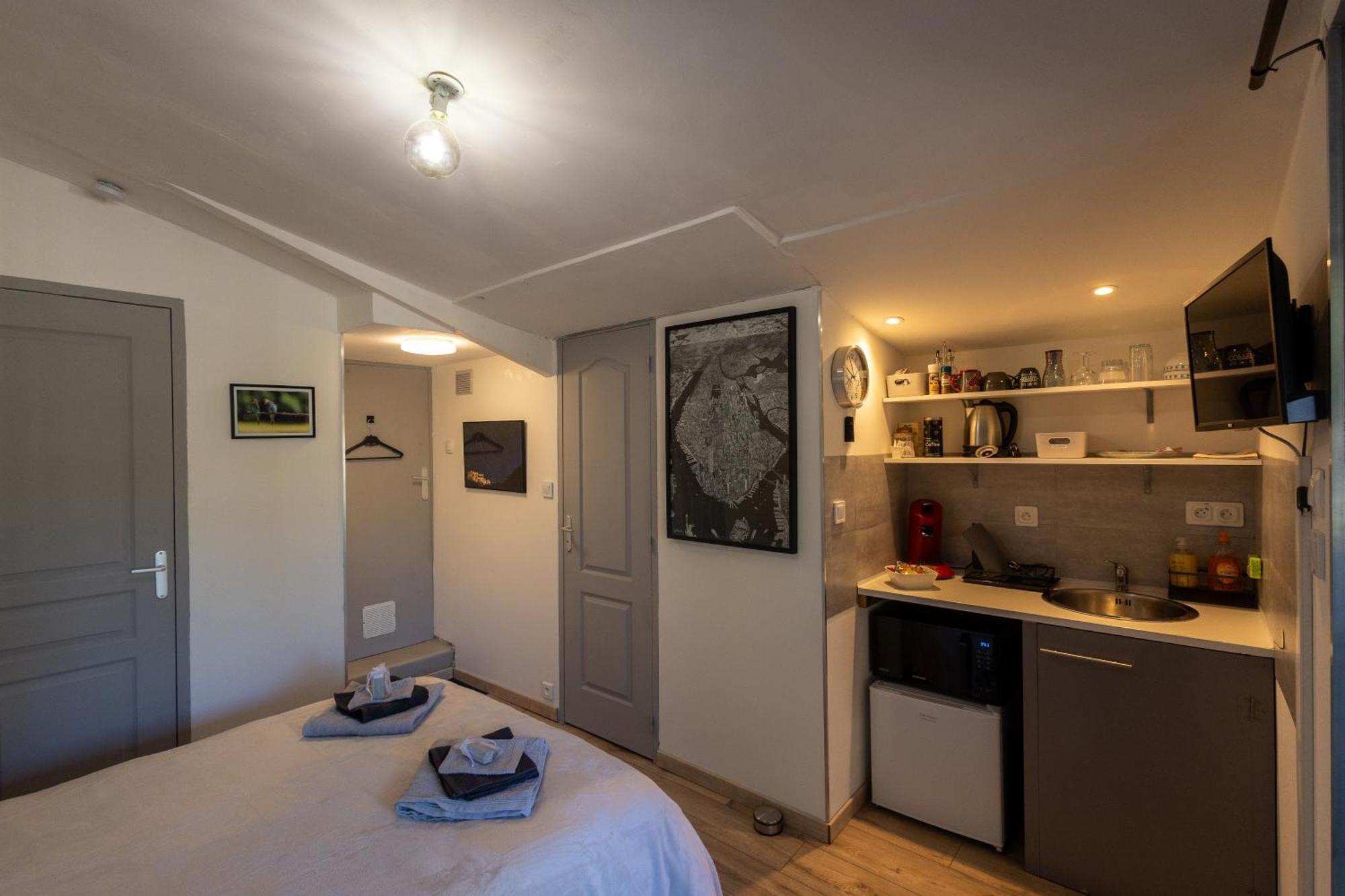 Studio Dans Le Luberon Céreste Εξωτερικό φωτογραφία