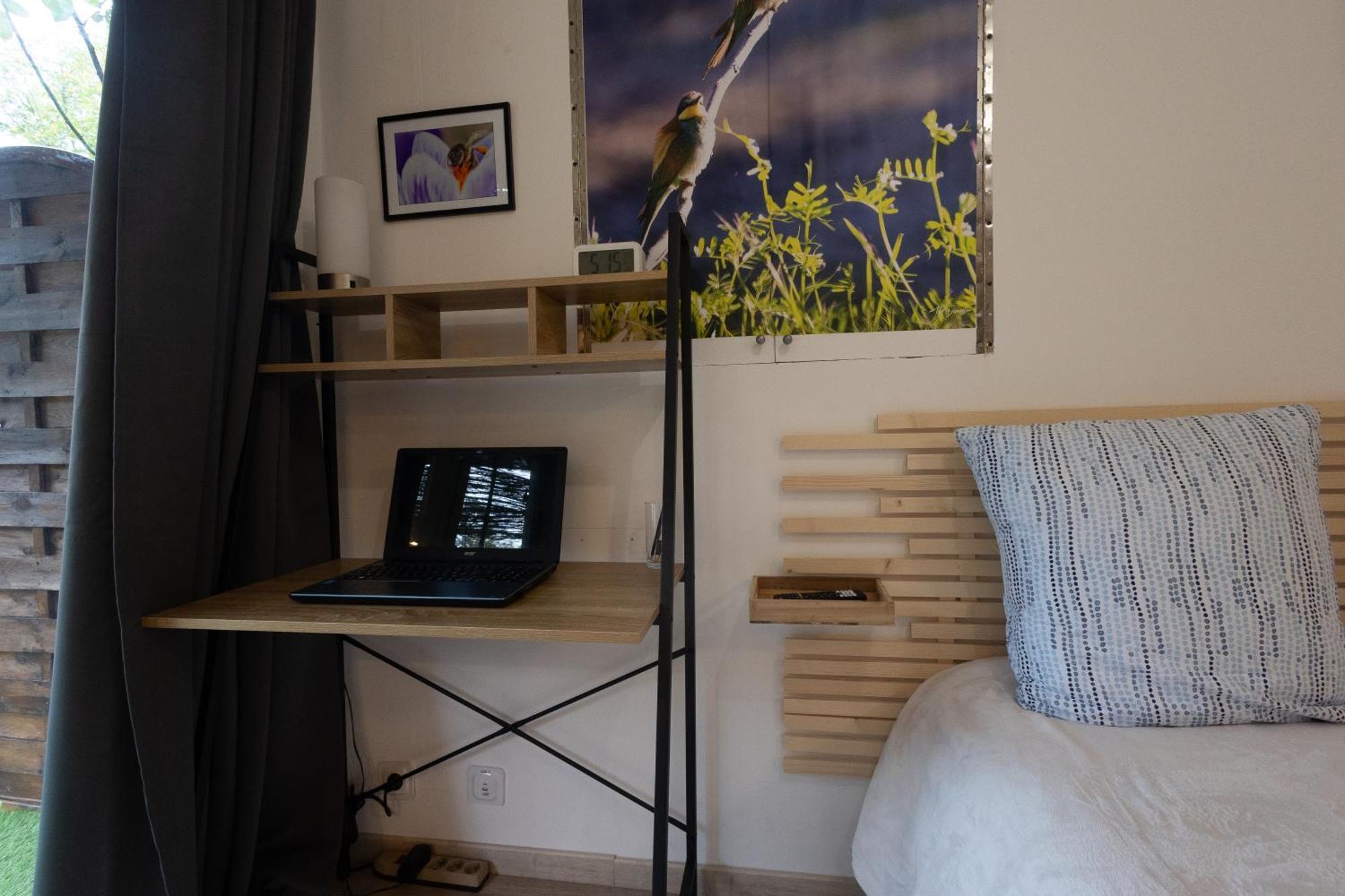 Studio Dans Le Luberon Céreste Εξωτερικό φωτογραφία